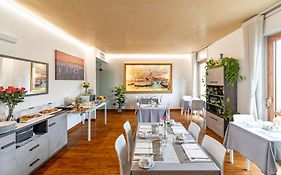 Venice Friends Residence